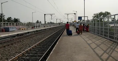 indian railways  অদ্ভূত  ভারতীয় রেলের এই স্টেশনে ট্রেন থামে বছরে মাত্র ১৫ দিন 